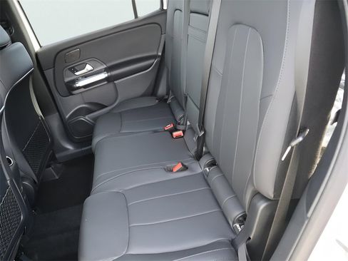 New 2026 Mercedes-Benz GLB 250 4MATIC image 25