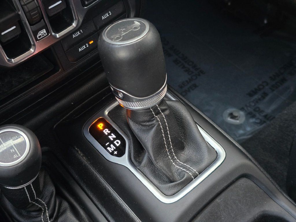 Used 2018 Jeep Wrangler Unlimited Sahara AWD/4WD image 28