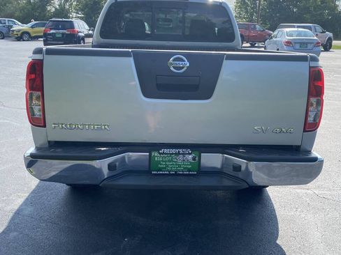 Used 2011 Nissan Frontier SV AWD/4WD image 3