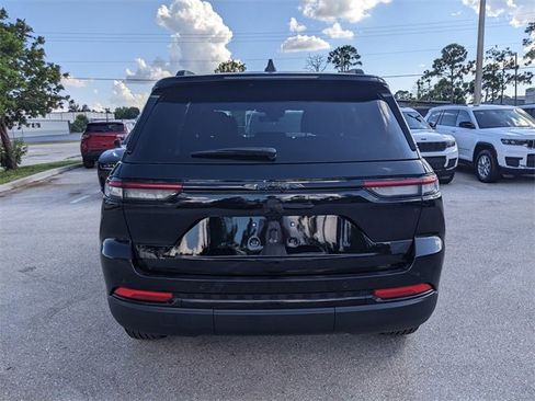 New 2025 Jeep Grand Cherokee Altitude image 5