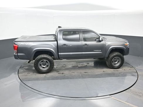 Used 2017 Toyota Tacoma TRD Sport w/ Tow Package (A/T) AWD/4WD image 22