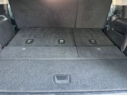 Used 2015 Cadillac Escalade Luxury image 11