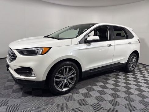 Used 2022 Ford Edge Titanium w/ Class II Trailer Tow Package image 2