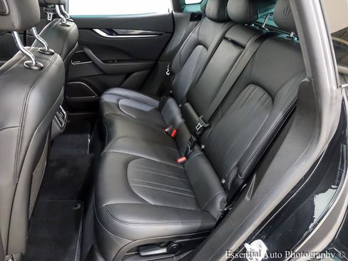 Used 2018 Maserati Levante AWD/4WD image 15
