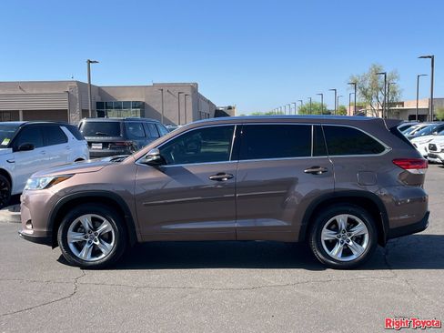 Certified 2017 Toyota Highlander Limited FWD image 4