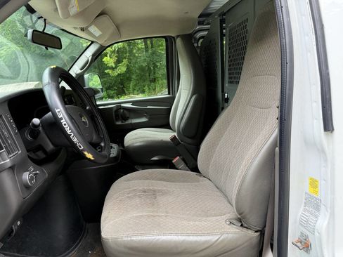 Used 2015 Chevrolet Express 2500 image 9