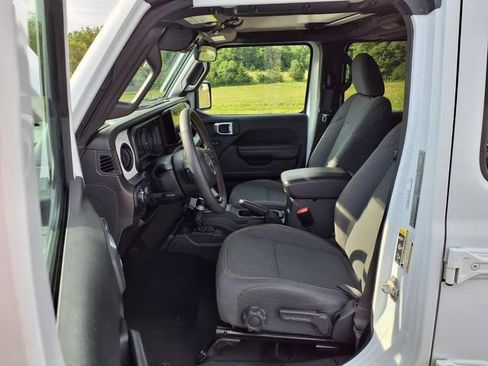Used 2024 Jeep Wrangler Unlimited Sport AWD/4WD image 38