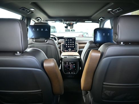 Used 2026 GMC Yukon Denali Ultimate AWD/4WD image 15