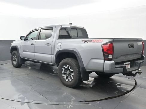 Used 2019 Toyota Tacoma TRD Off-Road AWD/4WD image 3