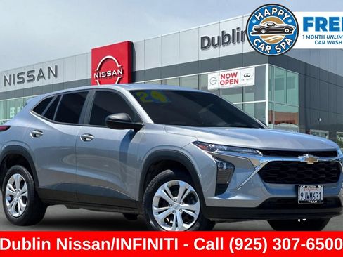 Used 2024 Chevrolet Trax LS w/ Driver Confidence Package FWD image 1