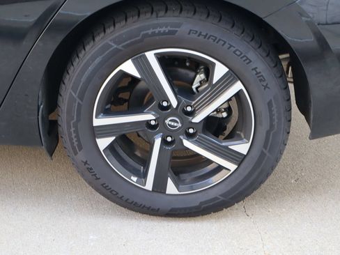 Used 2025 Nissan Sentra SV FWD image 26