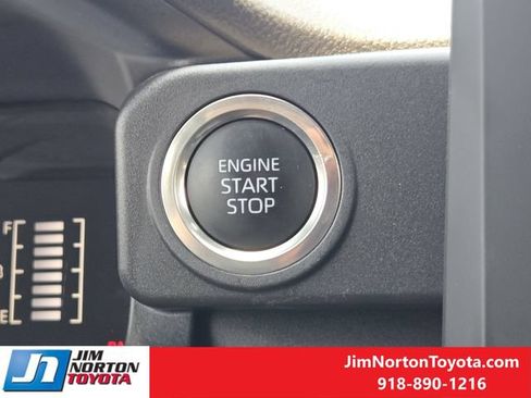 Used 2025 Toyota 4Runner SR5 AWD/4WD image 22
