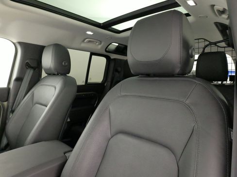 Used 2024 Land Rover Defender 110 S image 30