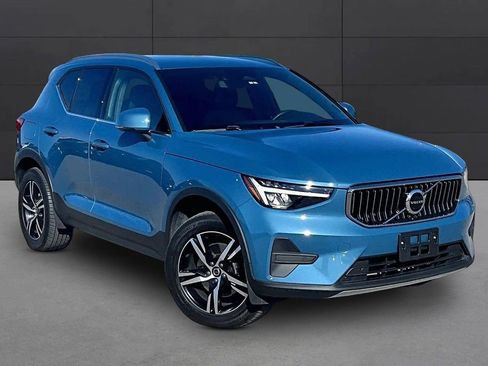 Used 2025 Volvo XC40 B5 Core AWD/4WD image 9
