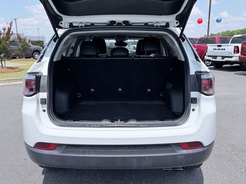 Used 2022 Jeep Compass Limited image 9