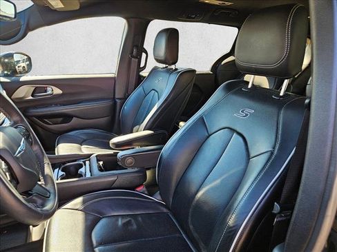 Used 2021 Chrysler Pacifica Limited w/ Uconnect Theater Family Group image 20