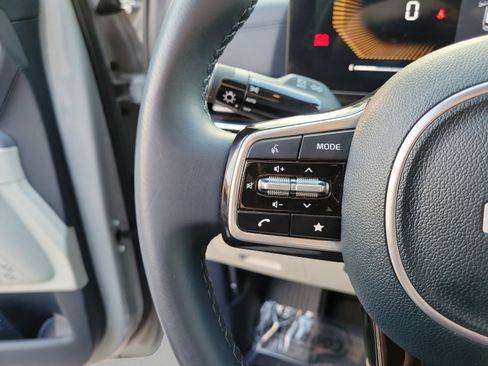 Used 2026 Kia Carnival EX FWD image 26