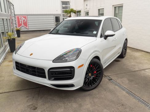 Used 2022 Porsche Cayenne GTS image 3