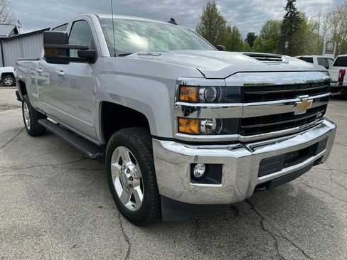 Used 2019 Chevrolet Silverado 2500 LT w/ LT Convenience Package AWD/4WD image 4