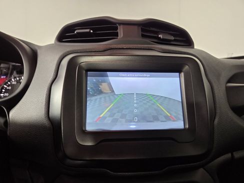 Used 2021 Jeep Renegade Latitude FWD image 18