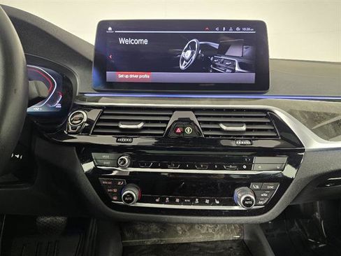 Used 2022 BMW 530i xDrive image 32