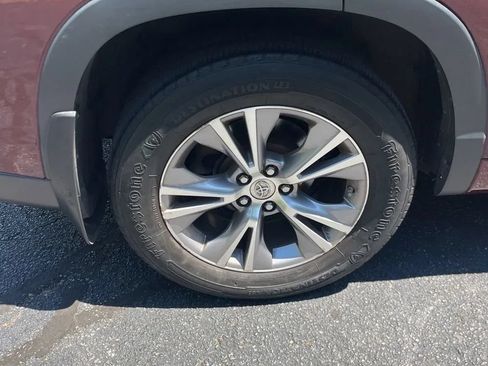 Used 2015 Toyota Highlander XLE AWD/4WD image 12