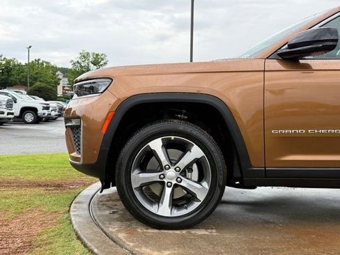 New 2026 Jeep Grand Cherokee L Limited w/ Luxury Tech Group II AWD/4WD image 12
