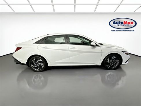 Used 2024 Hyundai Elantra Limited image 10
