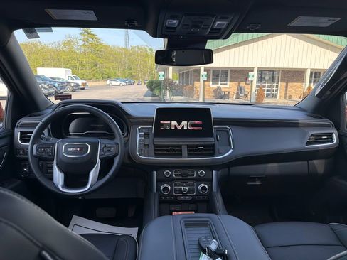 Certified 2024 GMC Yukon SLT w/ SLT Premium Package AWD/4WD image 17