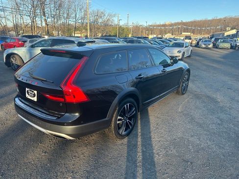 Used 2018 Volvo V90 T5 Cross Country w/ Convenience Package image 8
