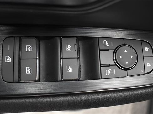 Used 2025 Nissan Kicks SV image 23