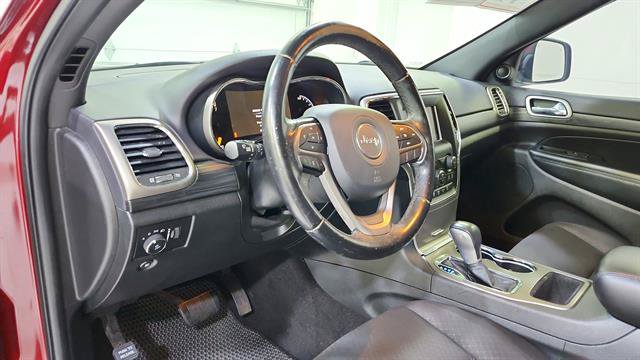 Used 2020 Jeep Grand Cherokee Laredo RWD image 10