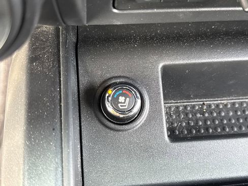 Used 2024 Nissan Titan PRO-4X w/ Pro-4x Convenience Package image 21