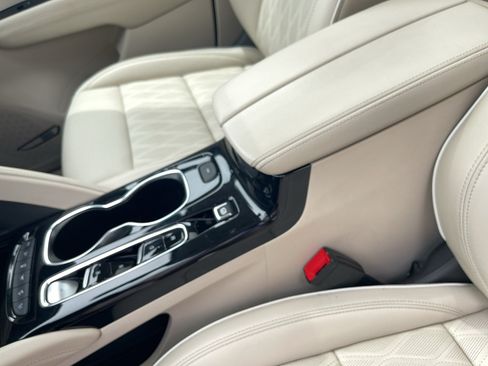 Used 2023 Buick Envision Avenir AWD/4WD image 18