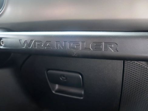 Used 2020 Jeep Wrangler Sport AWD/4WD image 39