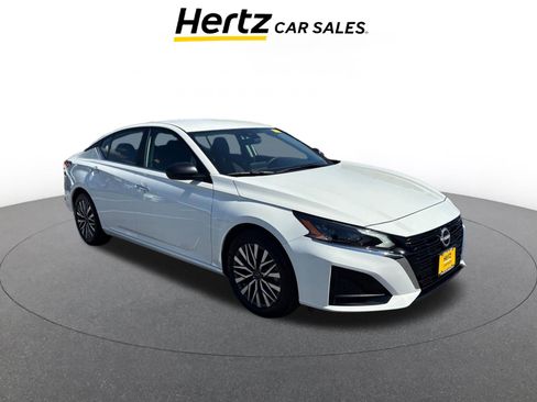 Used 2025 Nissan Altima 2.5 SV FWD image 1