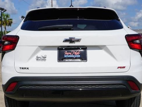 Used 2025 Chevrolet Trax RS w/ Sunroof Package FWD image 6