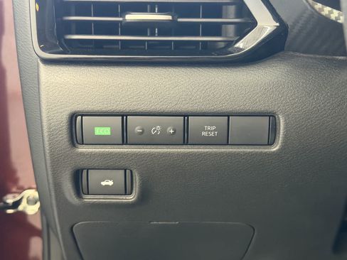 Used 2024 Nissan Sentra SV FWD image 15