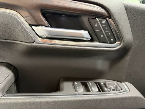 Used 2026 GMC Sierra 1500 SLT image 8