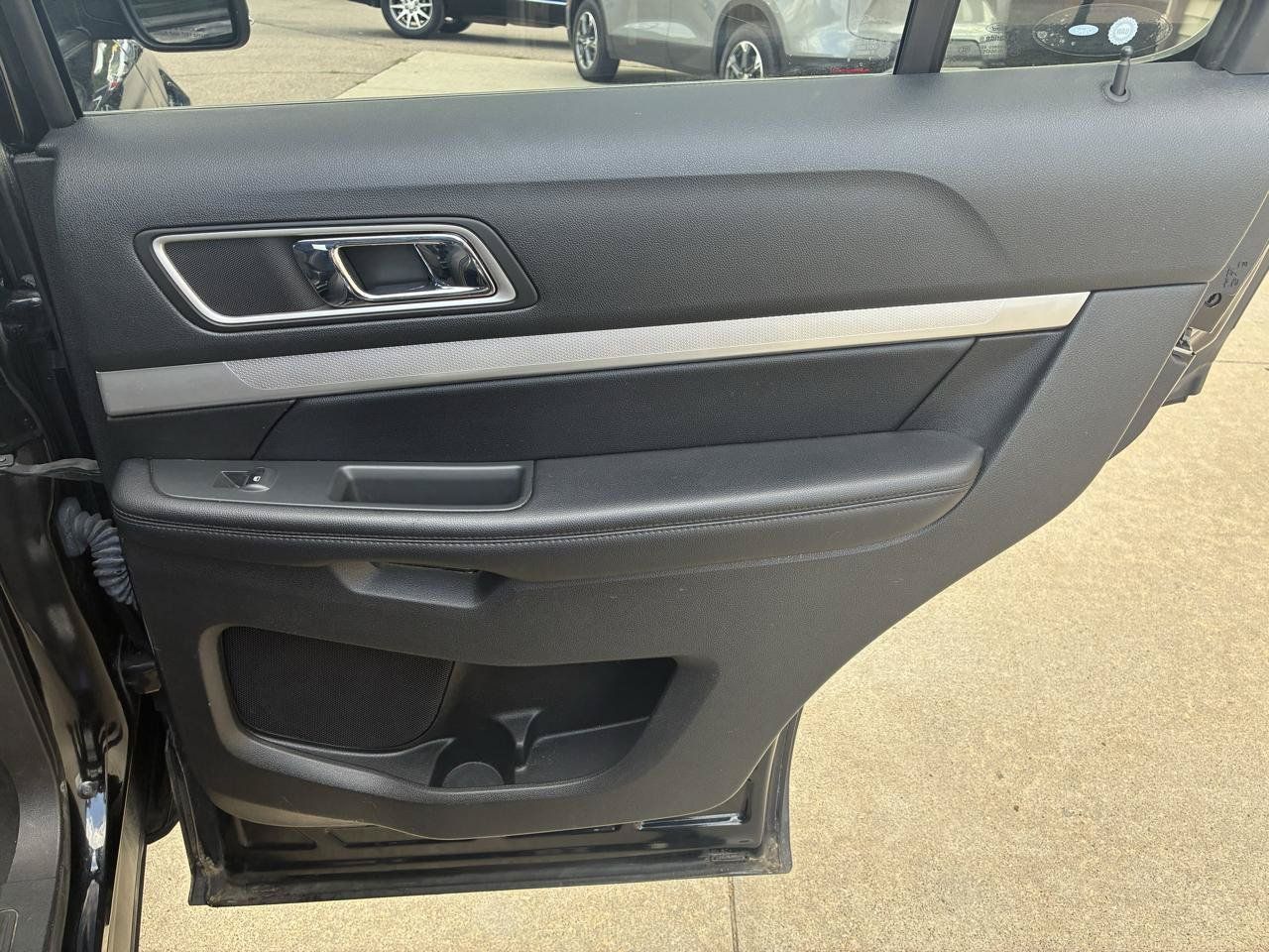 Used 2017 Ford Explorer XLT AWD/4WD image 12
