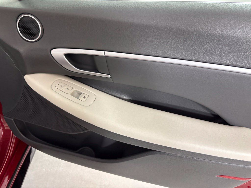 Used 2025 Hyundai Sonata SEL FWD image 15