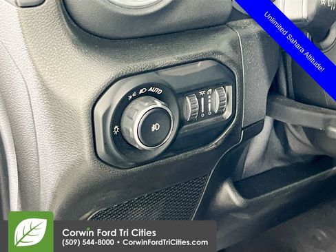 Used 2021 Jeep Wrangler Unlimited Sahara AWD/4WD image 19