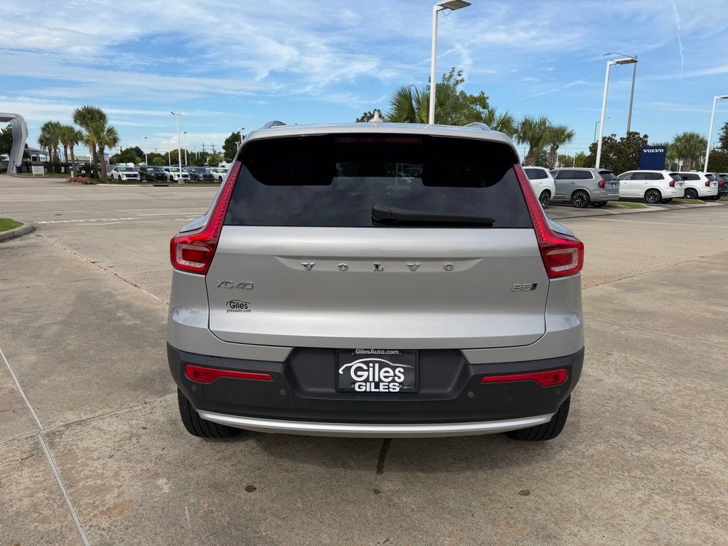 Used 2023 Volvo XC40 B5 Core w/ Protection Package Premier AWD/4WD image 4