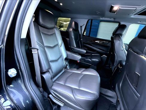 Used 2020 Cadillac Escalade Luxury image 18