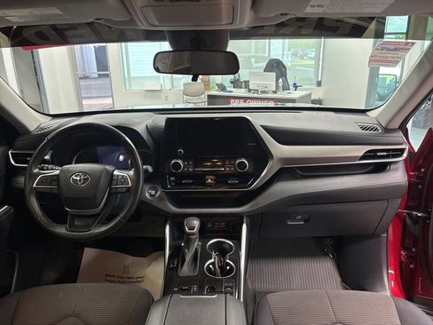 Used 2023 Toyota Highlander LE FWD image 14