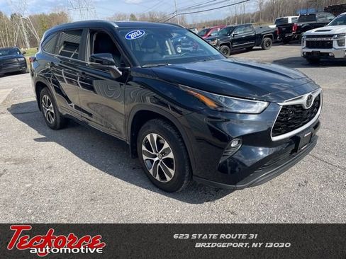 Used 2023 Toyota Highlander XLE AWD/4WD image 1