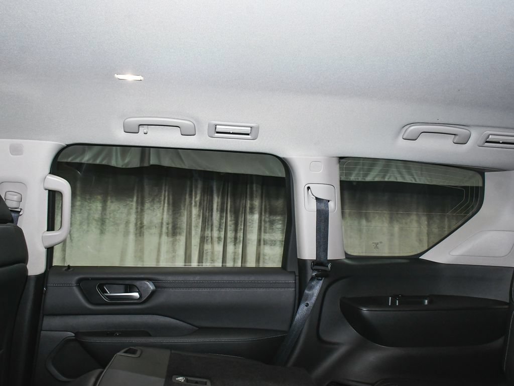 Used 2025 Nissan Armada SV AWD/4WD image 45
