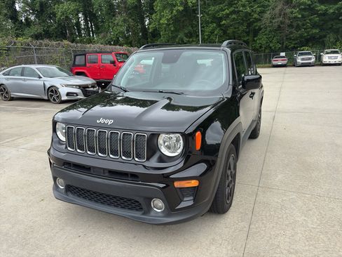 Used 2020 Jeep Renegade Latitude FWD image 2