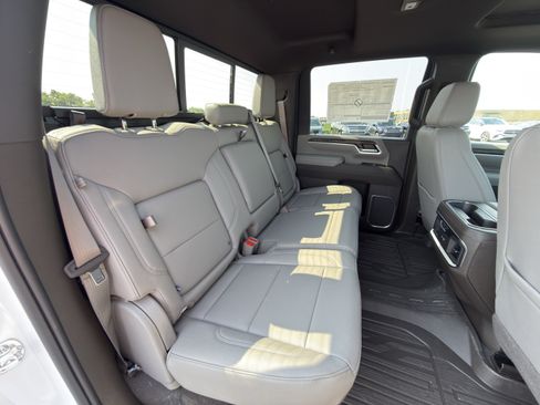 New 2026 GMC Sierra 2500 SLT w/ SLT Premium Package AWD/4WD image 17