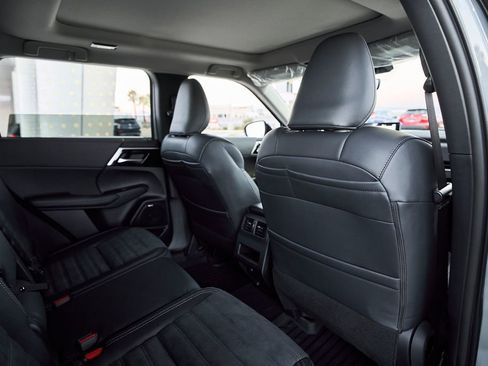 New 2026 Mitsubishi Outlander AWD image 31
